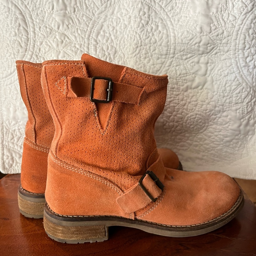 Texto Orange Boots